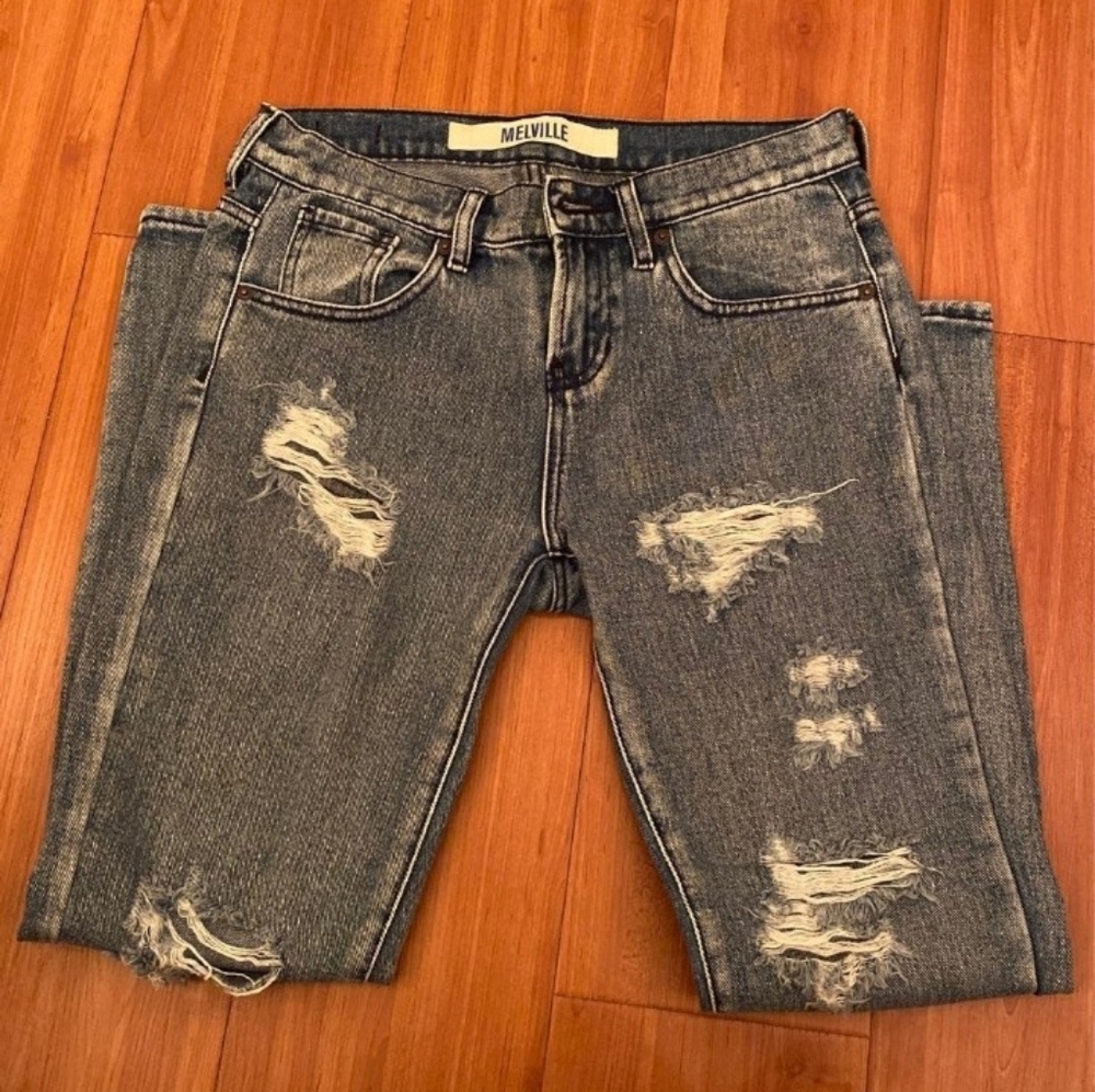 BRANDY MELVILLE DISTRESSED BOYFRIEND JEANS 25"